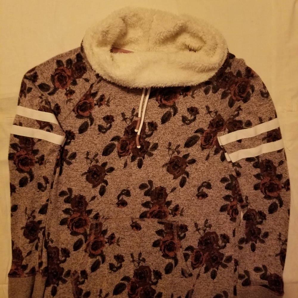Womens Medium Pullover Sweater